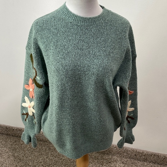 🌴 See and Be Seen Embroidered Sweater - Picture 1 of 5